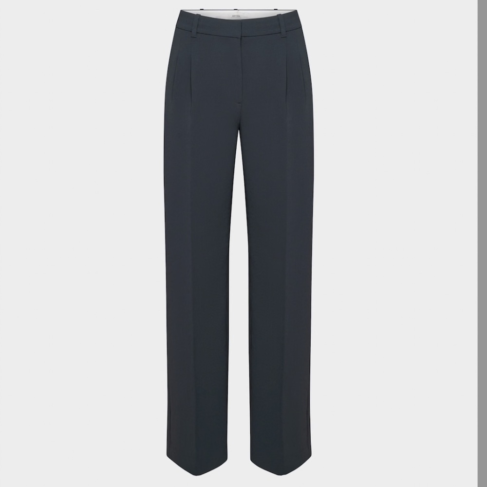 Aritzia Effortless pants dark navy size 0